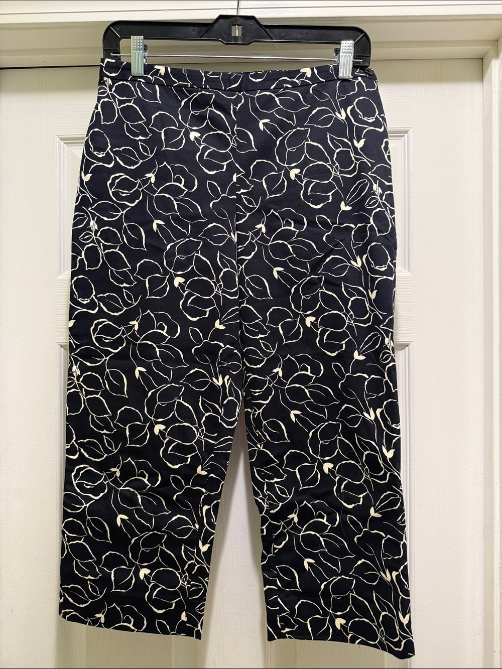 Lauren Ralph Lauren Black & Ivory Floral Capri Pants Size 4 Side Zip